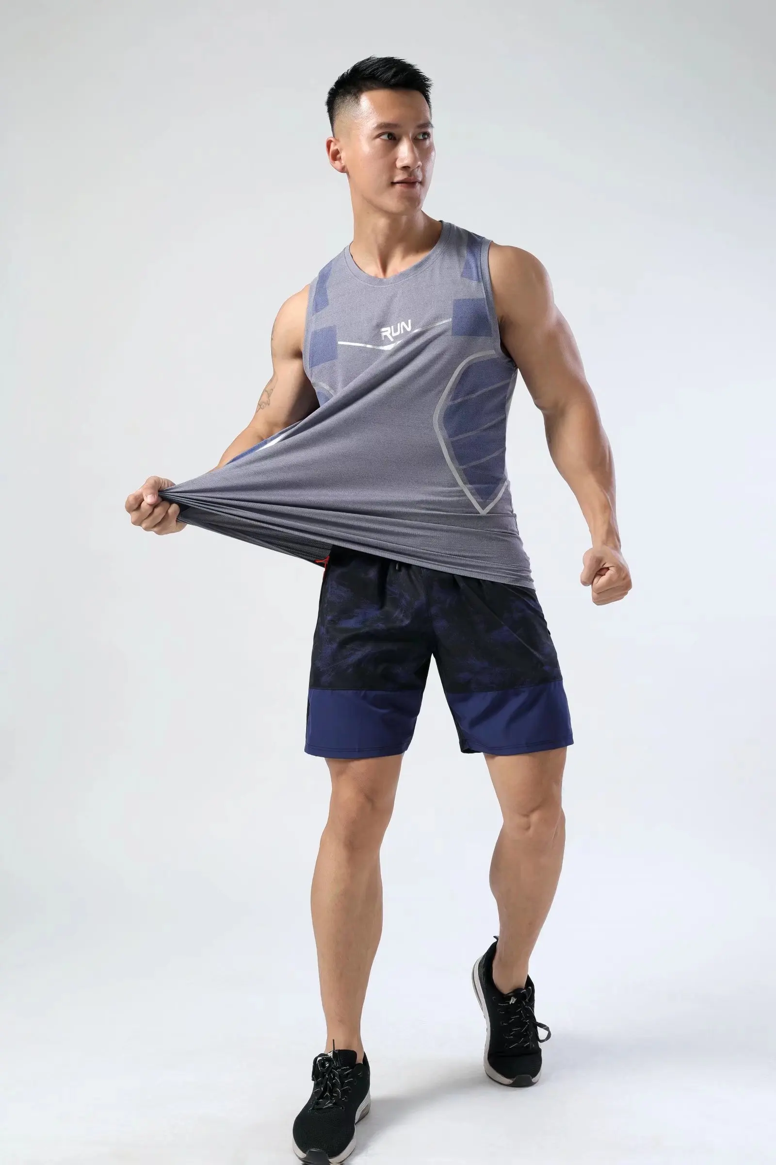 High Quality Polyester Men Running T Shirt Quick Dry Fitness Shirt Training Exercise Clothes Gym Sport Shirt Tops Lightweight