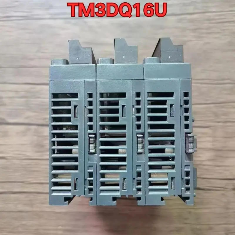 Б/у разобранная машина слегка использованная хорошее состояние Модуль PLC TM3DQ16U