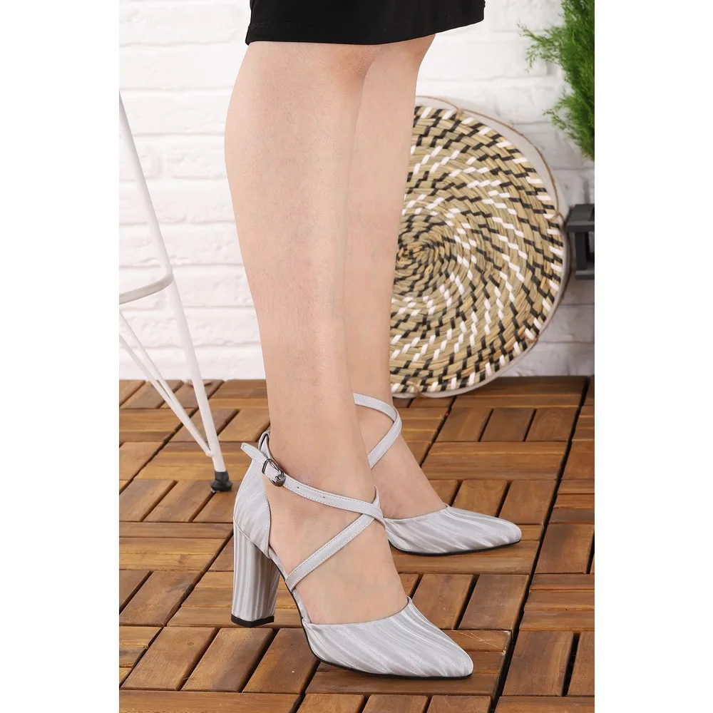 

Dorlie 13600-1110 3-D Skin 8 cm Heel Women Sandals Shoes