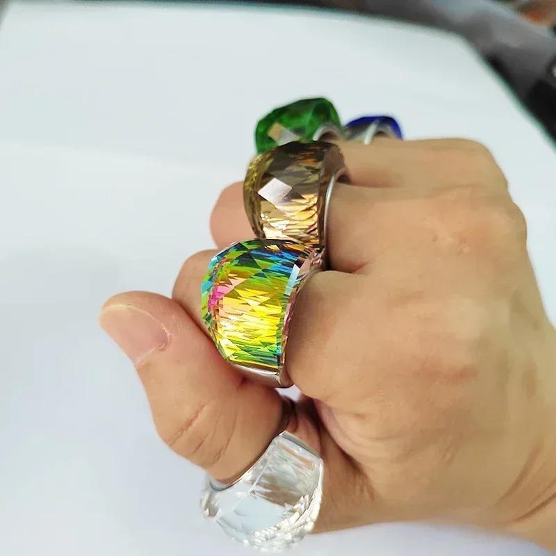 Женское кольцо из нержавеющей стали с разноцветным кристаллом