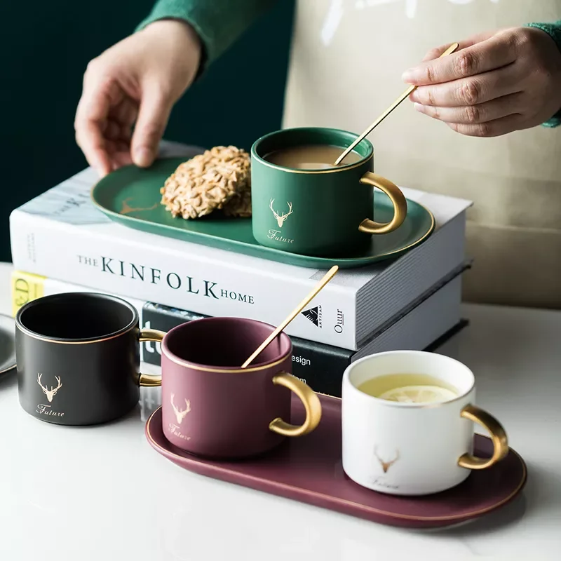

2022New Coffee mug Ceramic Tea cup and saucer sets Soy milk latte Breakfast Mugs Dessert Plate fine bone china Christmas Cups