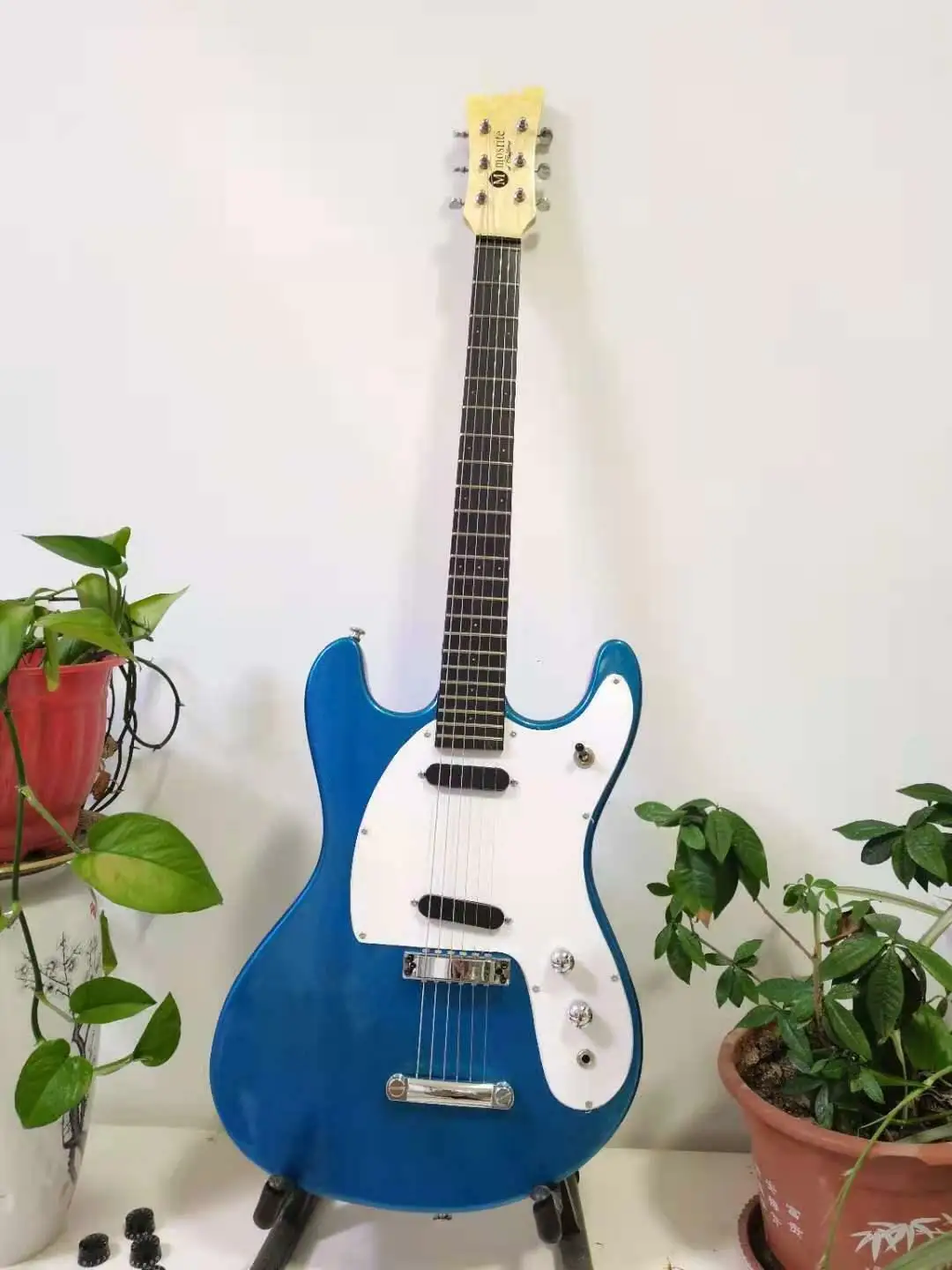 

Ventures Johnny Ramone Mosrite '65 Reissue Mark II Blue Guitar Eddition Chinese