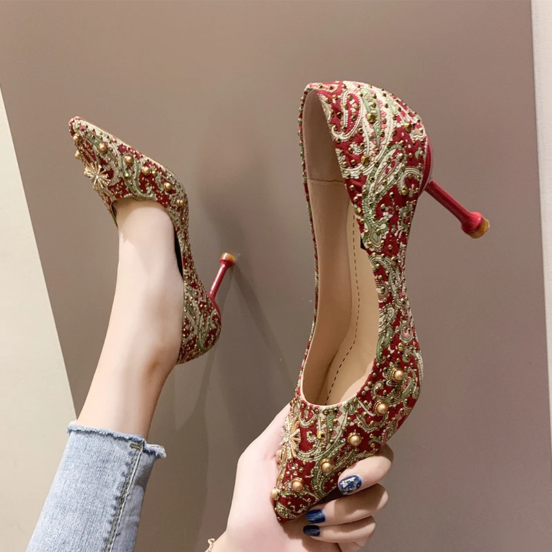 

2022 new female pointed single shoes usually can wear high heels 2302