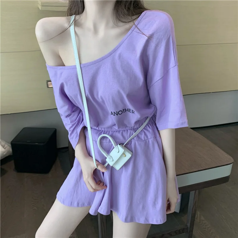 

Женский Повседневный костюм из двух предметов, футболка с коротким рукавом и открытой спиной, с асимметричным вырезом и шорты с широкими штанинами, фиолетового и серого цвета, на лето