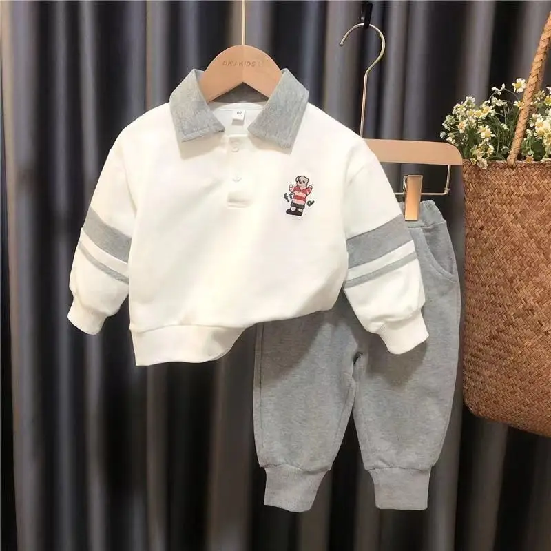 

Аксессуары для мальчиков и девочек, корейский свитер, пуловер, наряды с лацканами, весна-осень 2023, новые модные повседневные спортивные комплекты из 2 предметов с героями мультфильмов для малышей