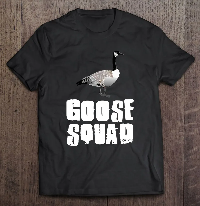 

Футболка в стиле оверсайз с изображением гусиных зверей