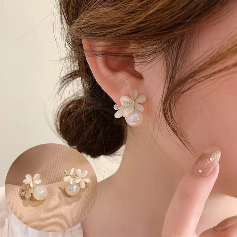 

Fashion Zircon Flower Stud Earrings For Women Luxury Shiny Crystal Imitation Pearl Korean Earring Party Christmas Jewelry Gift