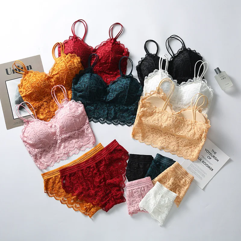 

Комплект женского кружевного нижнего белья из бюстгальтера и трусиков