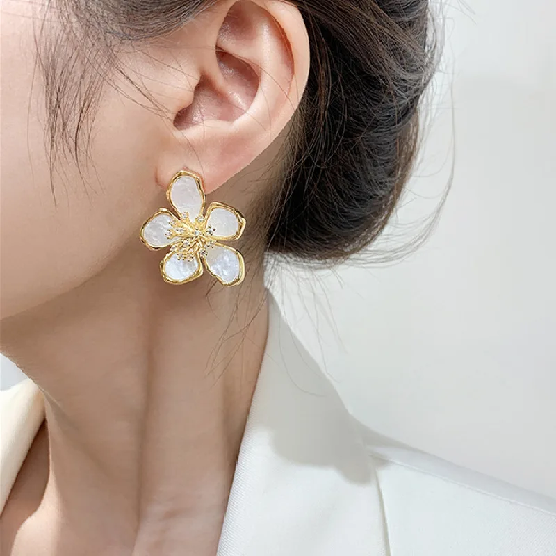 

High Grade Big Flower Earrings Micro Pave White Petals Pendientes Mujer 2023 New