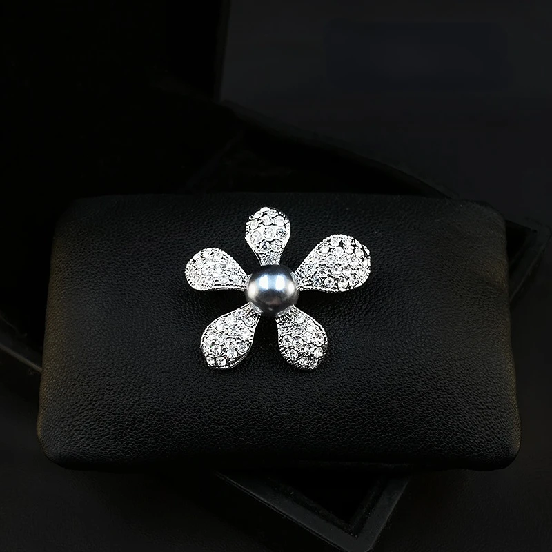 

Flower Brooch Women Suit Simple Fashion Practical Small Gifts Ornament Sweater Corsage Pins Fixed Decorations Rhinestone Jewelry
