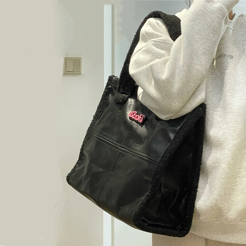Autumn and Winter Bag Women 2023 New Small and Large Capacity One Shoulder Handheld Wool Bag Versatile Lamb Plush Tote Bag Bags