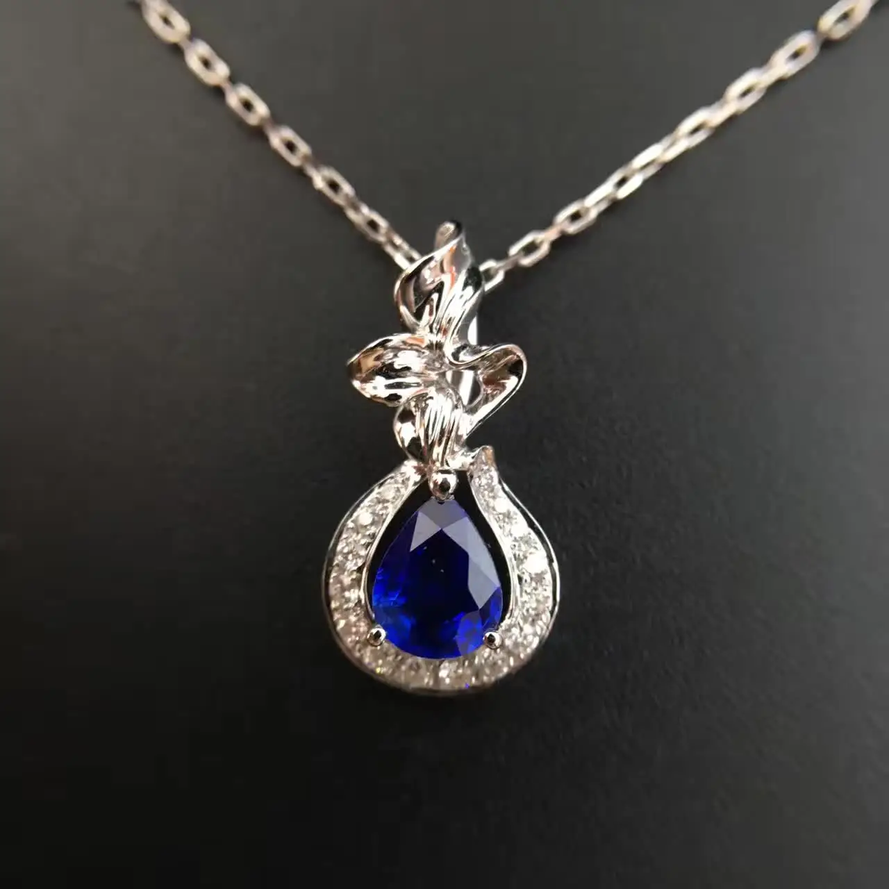 

Solid 18K Gold 0.663ct Genuine Sapphire Pendant Necklace with 0.115ct Diamond Encrusted Wedding Engagement sapphire-jewelry