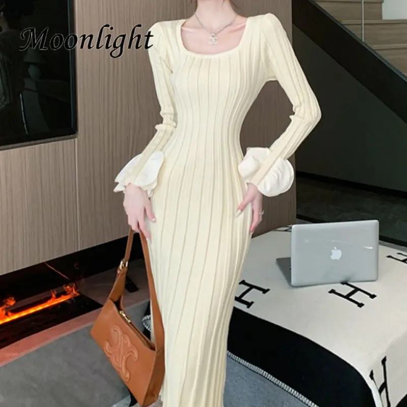 

Женское трикотажное платье-свитер средней длины, с круглым вырезом и длинным рукавом