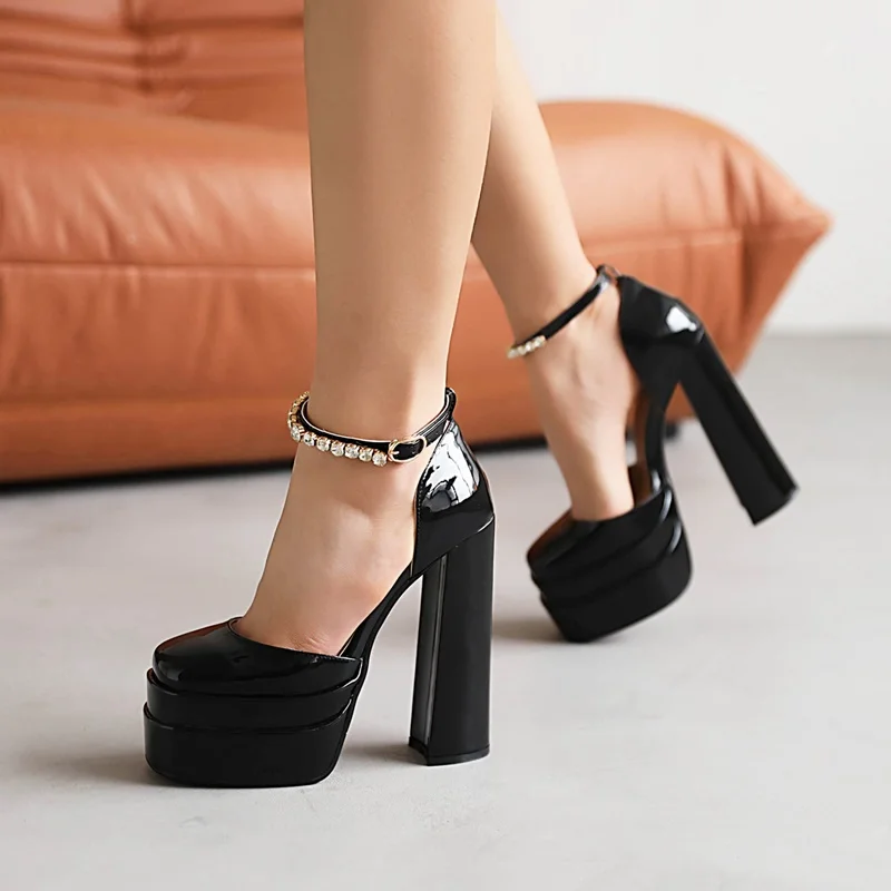 Женские шикарные брендовые туфли женские с пряжкой и кристаллами на весну лето