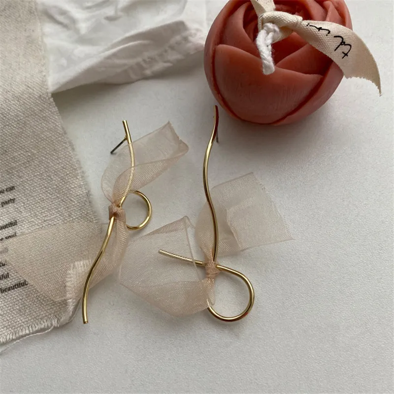 

Irregular Metal Bowknot Earrings European And American Style Personality Fashion Stud Earrings Ms Travel Wedding Accessories