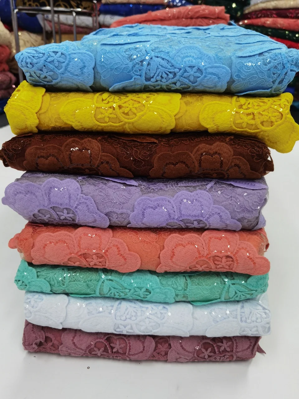 

Классические дизайнерские тюлевые кружева, красивые высококачественные сетчатые ткани, благоприятные для кожи африканские белые тюлевые ...