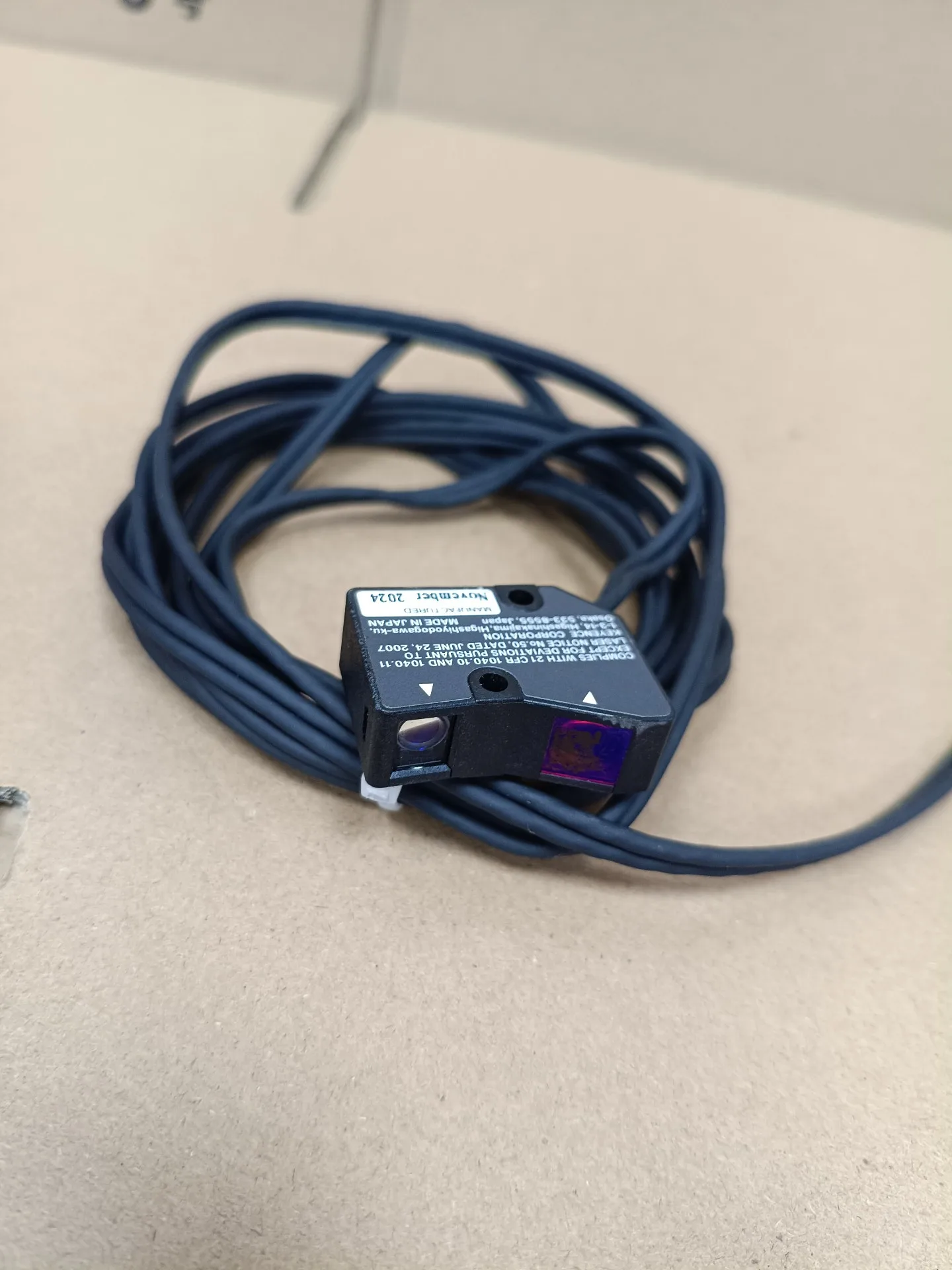 Фото Лазерный датчик LV-NH37 KEYENCE №5