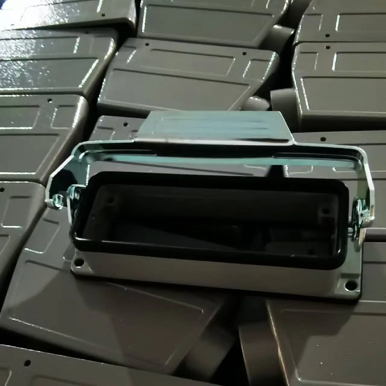 

24 контакта сверхмощный разъем с одной пряжкой базовый корпус