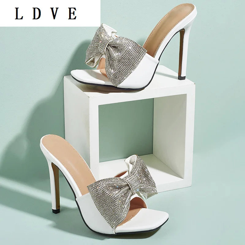 

Женские туфли с квадратным носком, летние однотонные праздничные тапочки из искусственной кожи с кристаллами и бантом-бабочкой на высоком ...