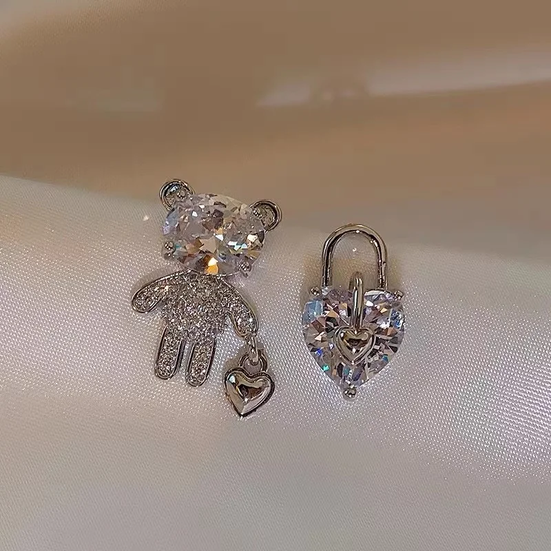 

2022 New Fashion Trend Unique Design Geometric Elegant Delicate Asymmetric Bear Zircon Heart Stud Earrings Women's Jewelry Gifts