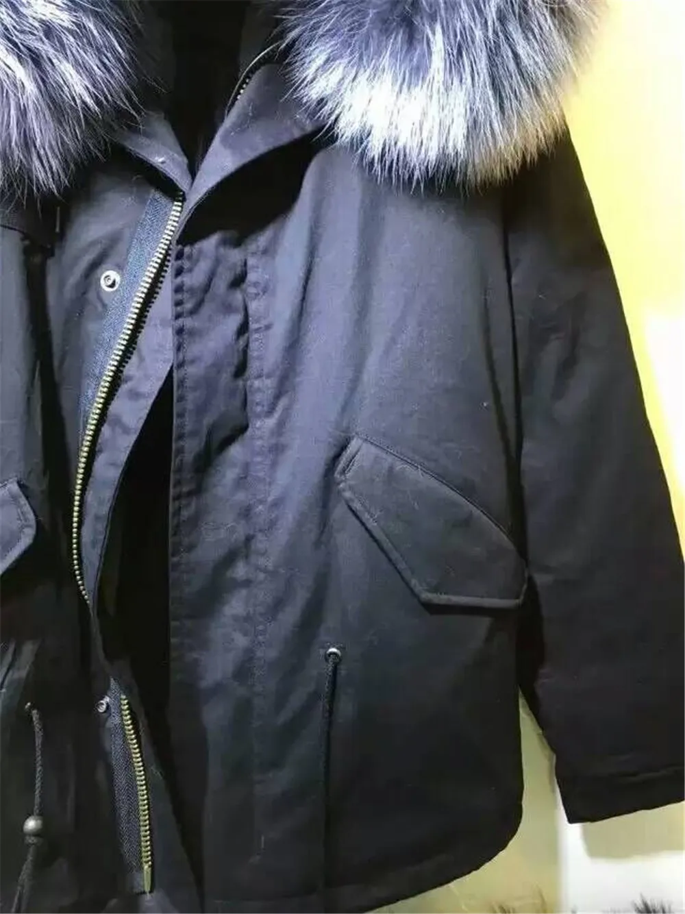 Женское зимнее пальто с большим воротником из меха енота | Женская одежда