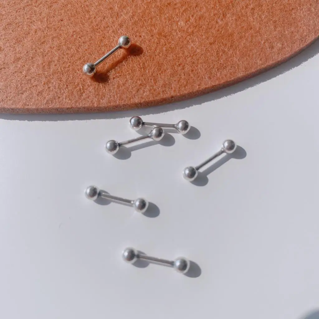 

Серьги-гвоздики из серебра 925 пробы с винтовой пряжкой