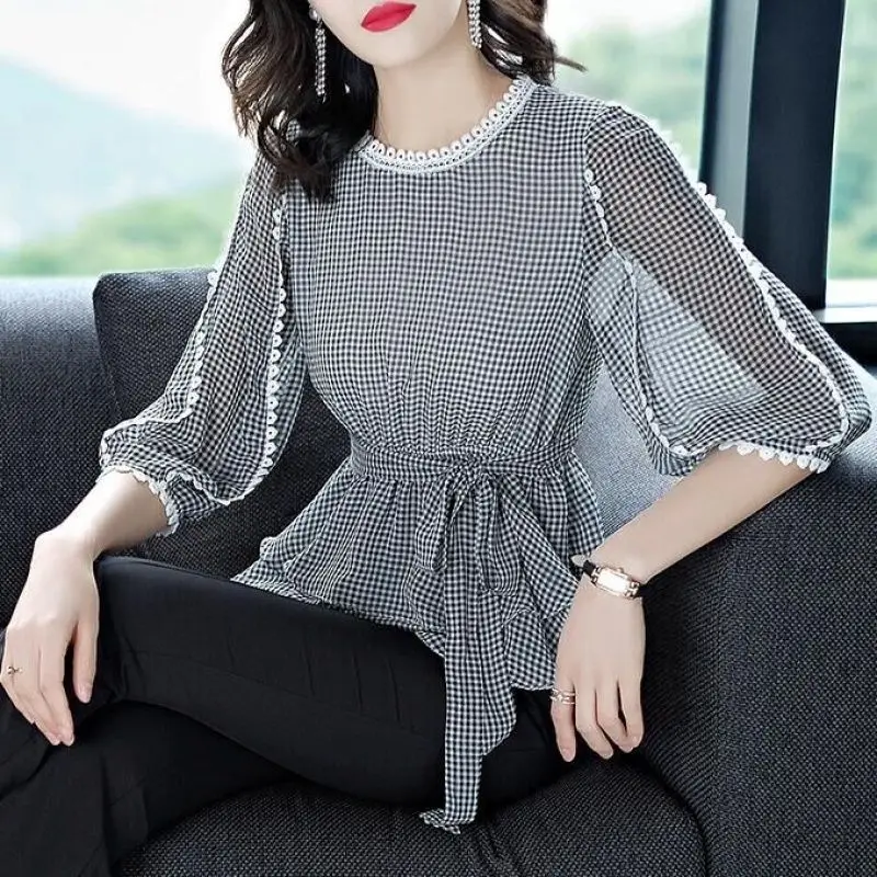 

2022 Women Spring Autumn New Korean Three Quarter Sleeve Shirts Female O-neck Plaid Shirts Tops Ladies O-Neck Loose Bouses F198