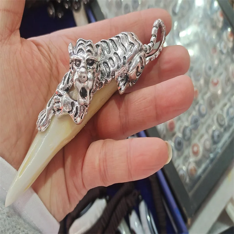 

Hot Selling Natural Handcarve Teeth Necklace Pendant Fashion Jewelry Accessories Men Women Luck Gifts