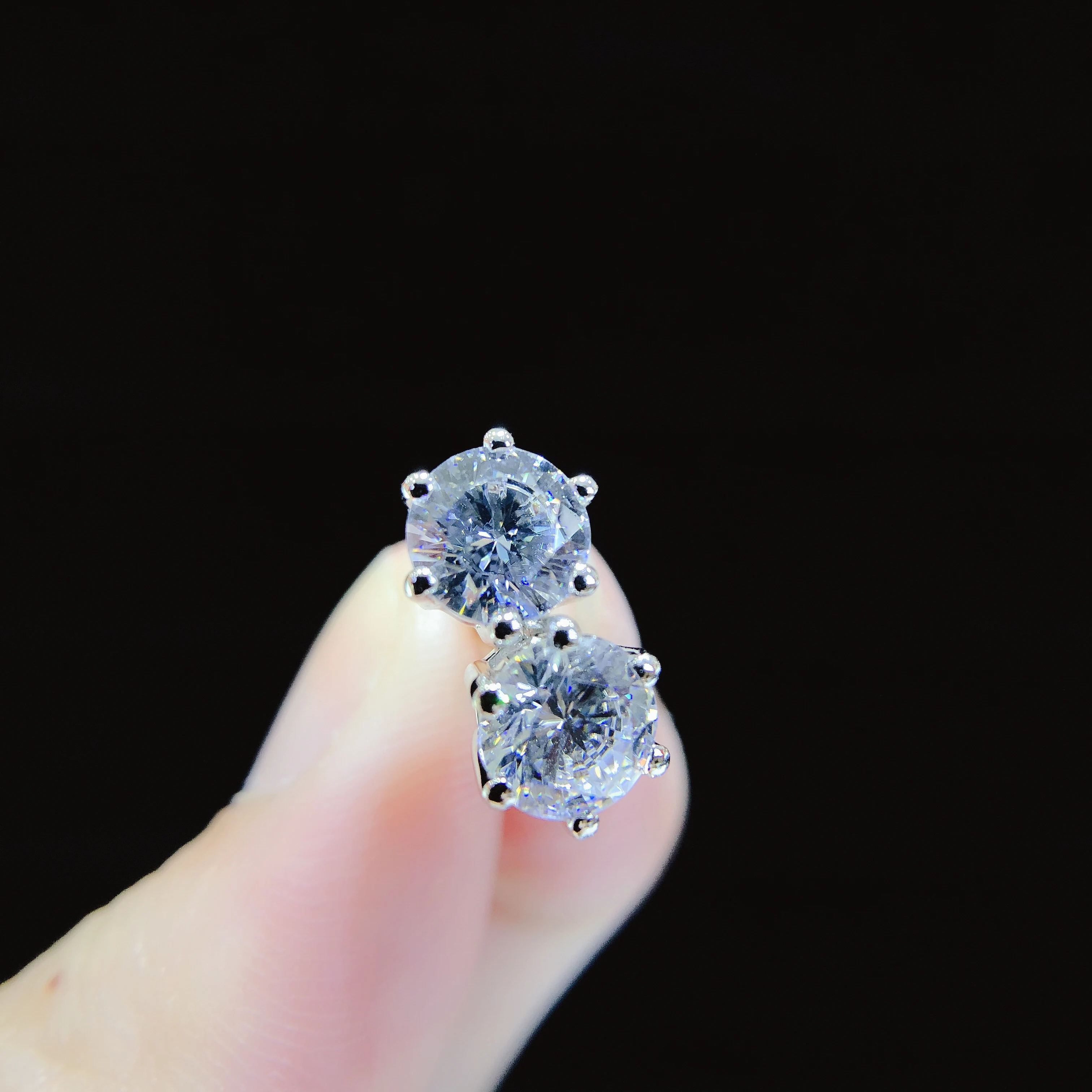 Фото Серьги-гвоздики 1Ct/each D Color VVS1 с мусанитом и бриллиантами, серьги-гвоздики PT950 в виде корзины, женские серьги-солитер с зубцами, E028 №2
