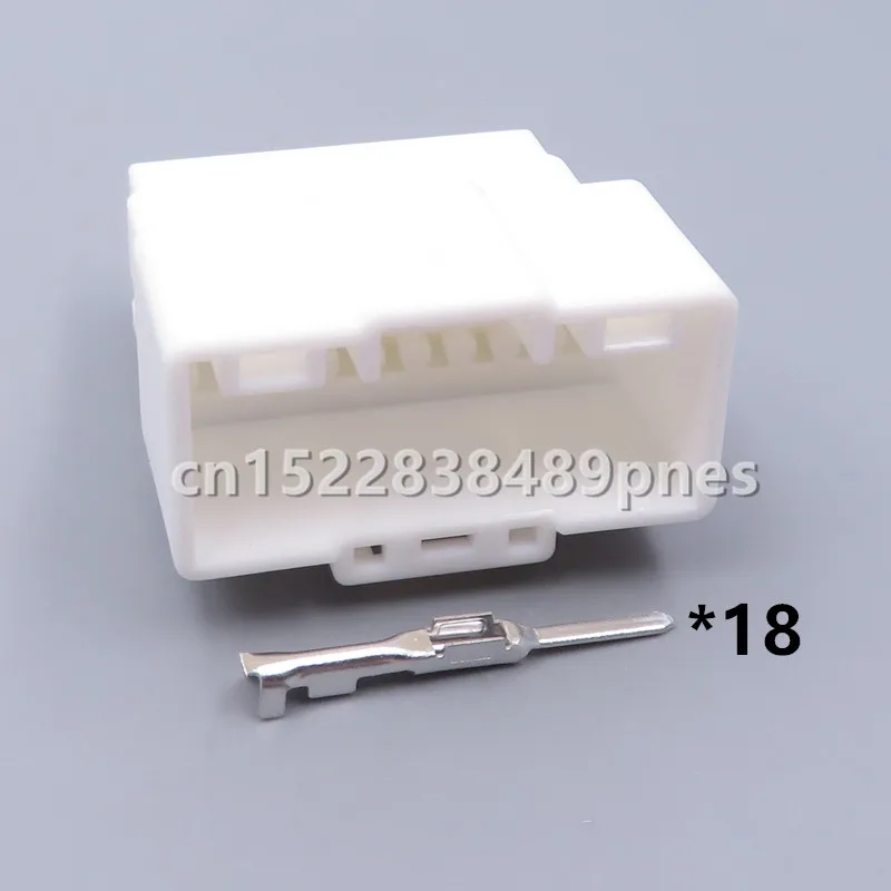 

Автомобильная розетка MG645625 MG655628 18-полюсная черная