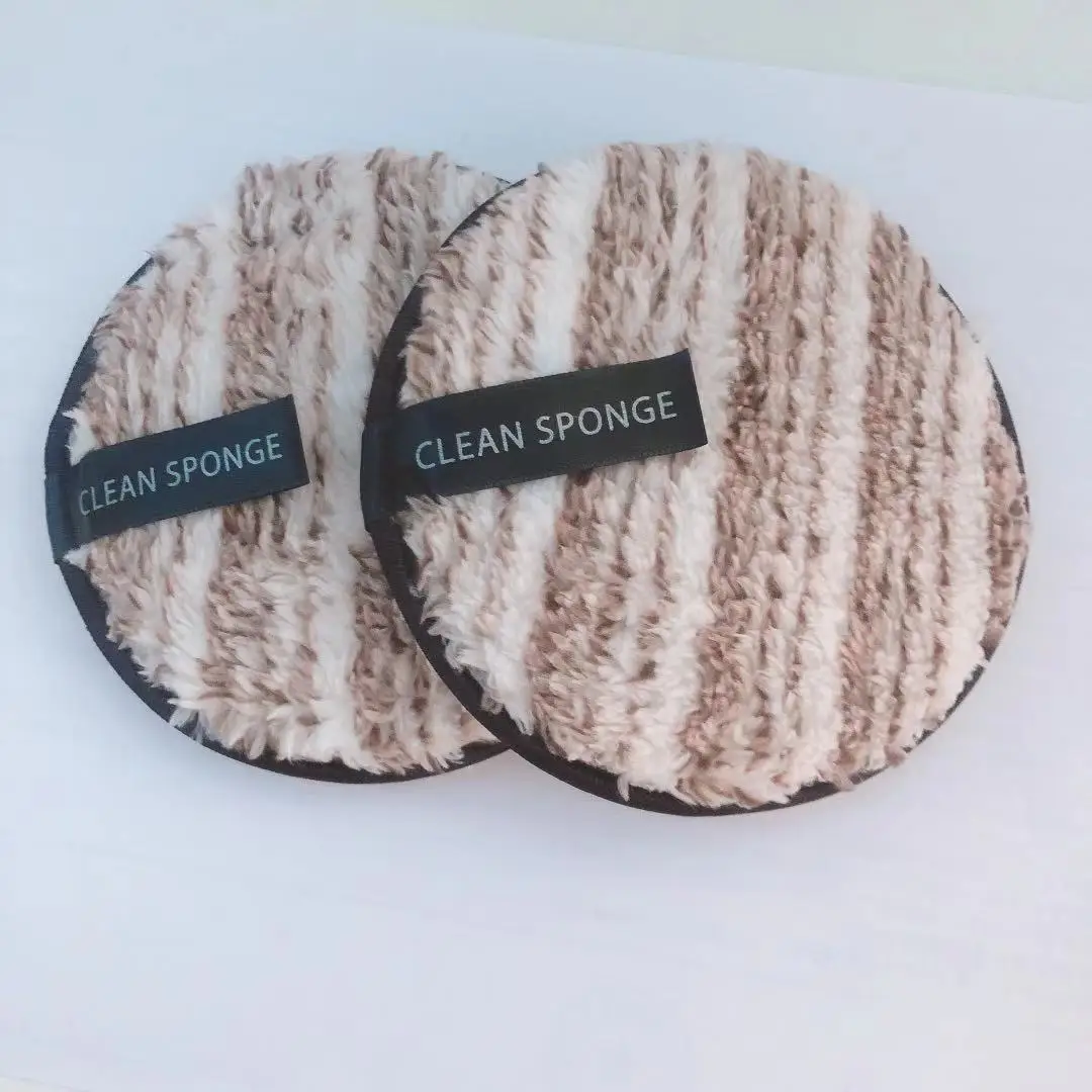 Одна штука многоразовой салфетки для снятия макияжа и очищения лица из микрофибры со встроенной двойной структурой для удобства уборки.