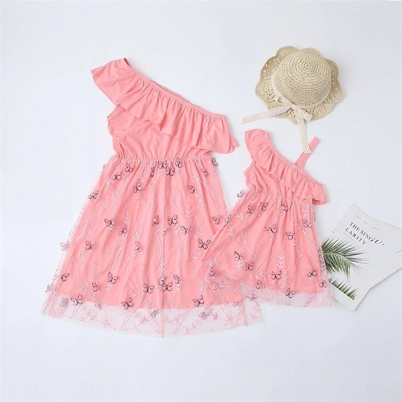 

Off-Shoulder Mother Daughter Matching Dresses Family Look Mesh Butterfly Mommy and Me Clothes Fashion Woman Girls Ruffled Dress