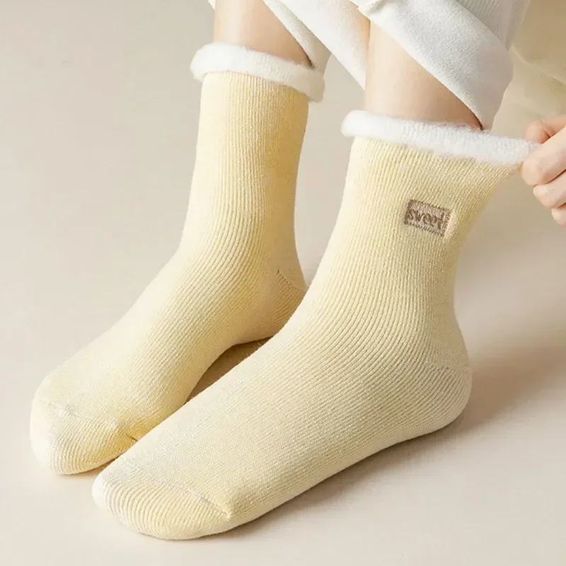 

Женские утолщенные Носки средней длины, теплые зимние однотонные носки с загнутыми краями и буквенным принтом, плюшевые носки для месяца и осени