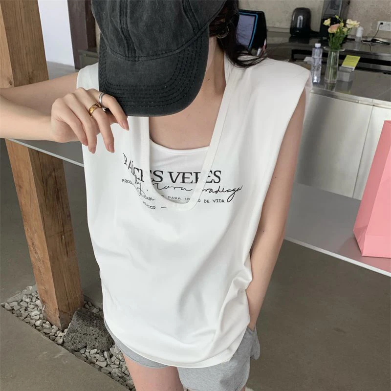 

Футболка женская летняя из 2 предметов с принтом букв и лямкой на шее