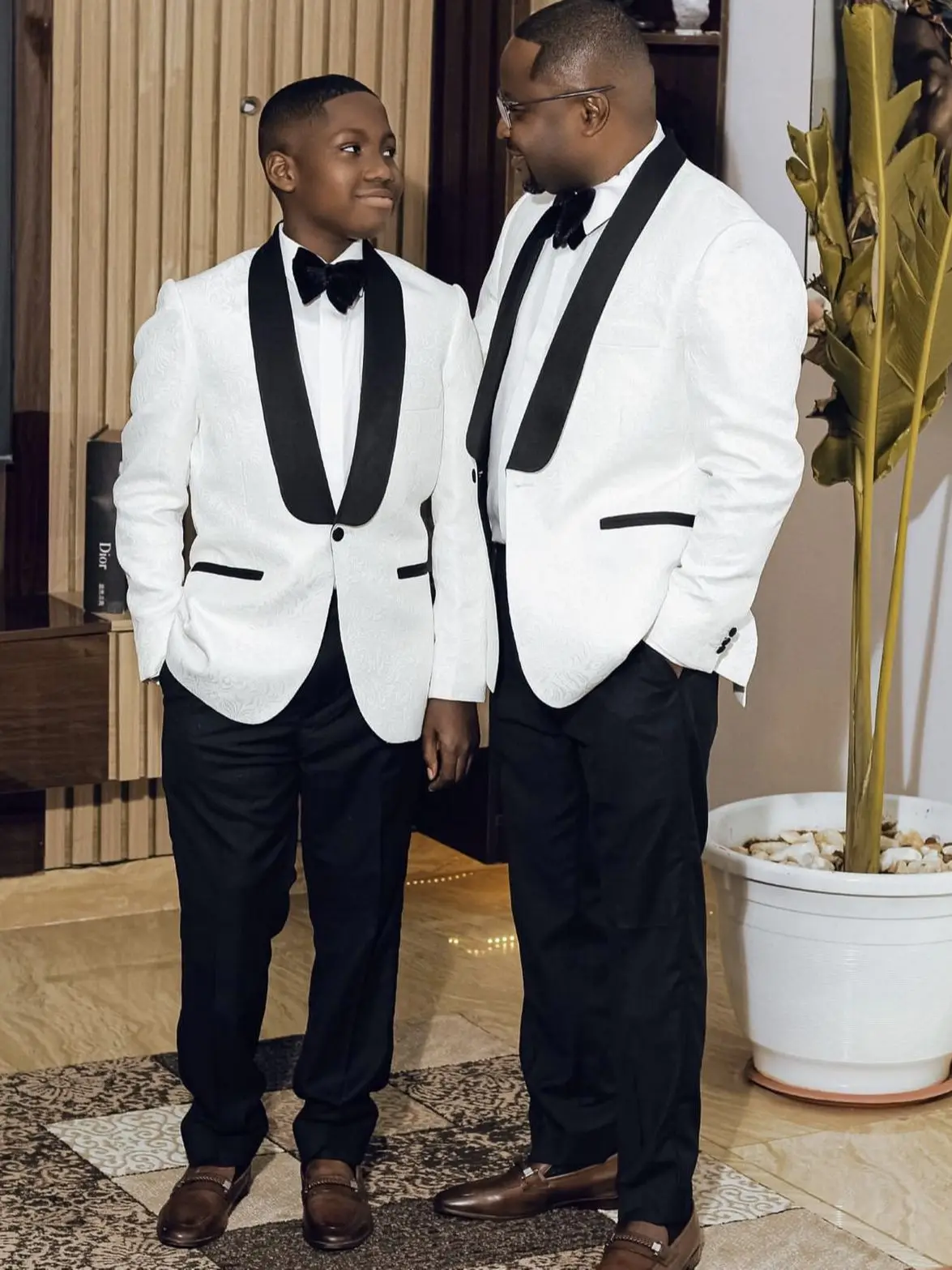 White Suit Black Shirt White Tie — free download