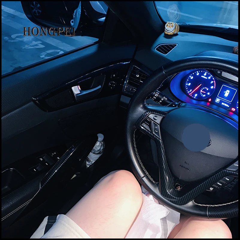 Фото Декоративные накладки для стайлинга автомобиля Hyundai Veloster 2011-2016: на руль, воздуховоды, дверные ручки. Аксессуары для автостайлинга. №5
