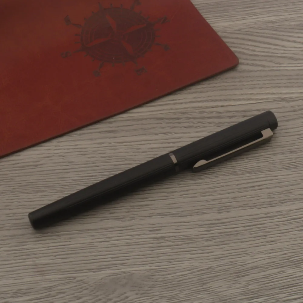 

Металлическая перьевая ручка Chouxiongluwei 03 серая