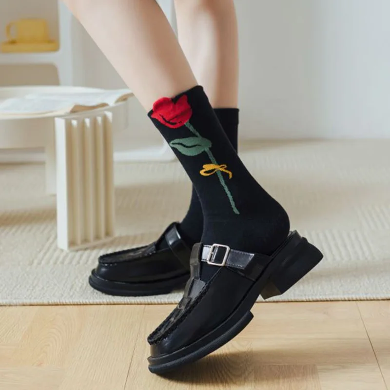 4 Pair Harajuku Fashion Cotton Socks Set Women Vintage Flowers Long Winter Socks Cute Funny Street Style Skateboard Leg Warmers