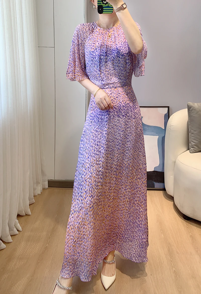 Платье-миди с коротким рукавом принтом и