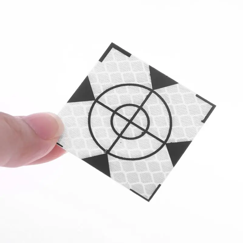 Модернизированная призма. Отражатель. Лист. Светоотражающая лента. Мишень для