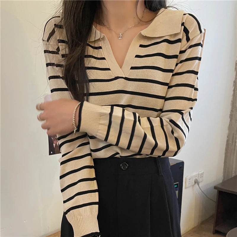 

Женская трикотажная футболка в полоску, с отложным воротником и длинным рукавом