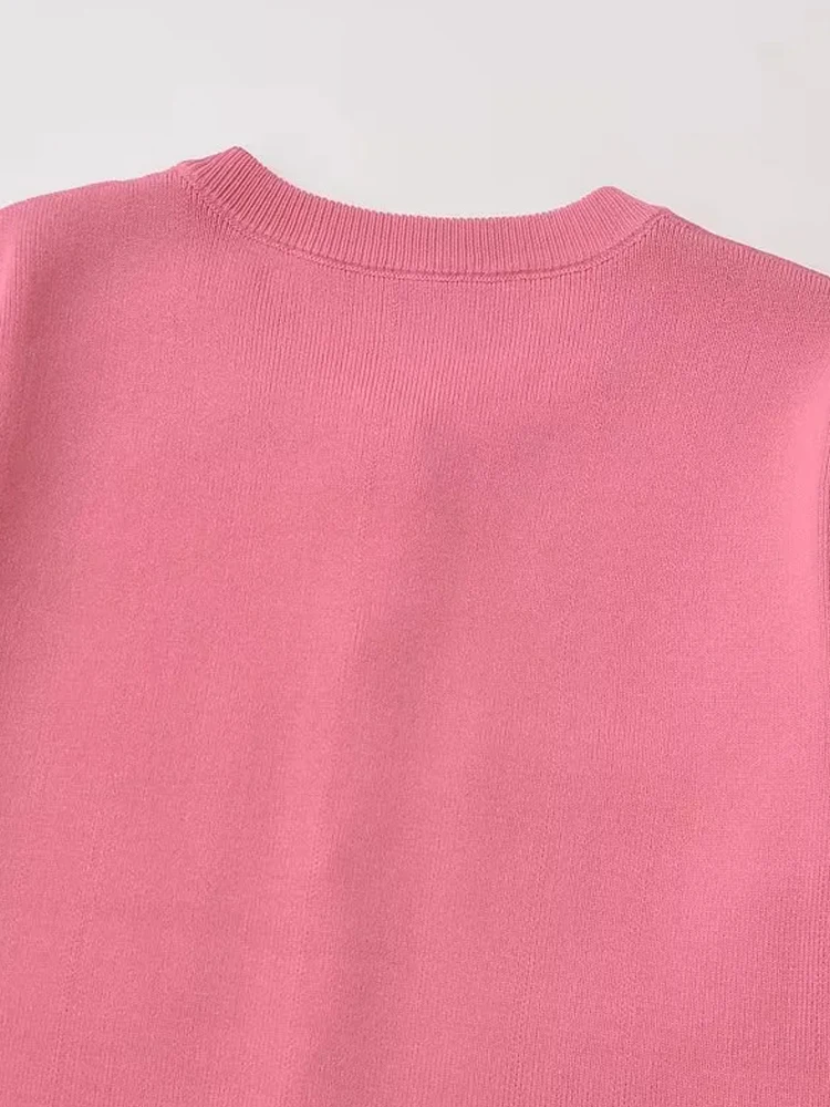 Женское трикотажное мини-платье на пуговицах с круглым вырезом и короткими