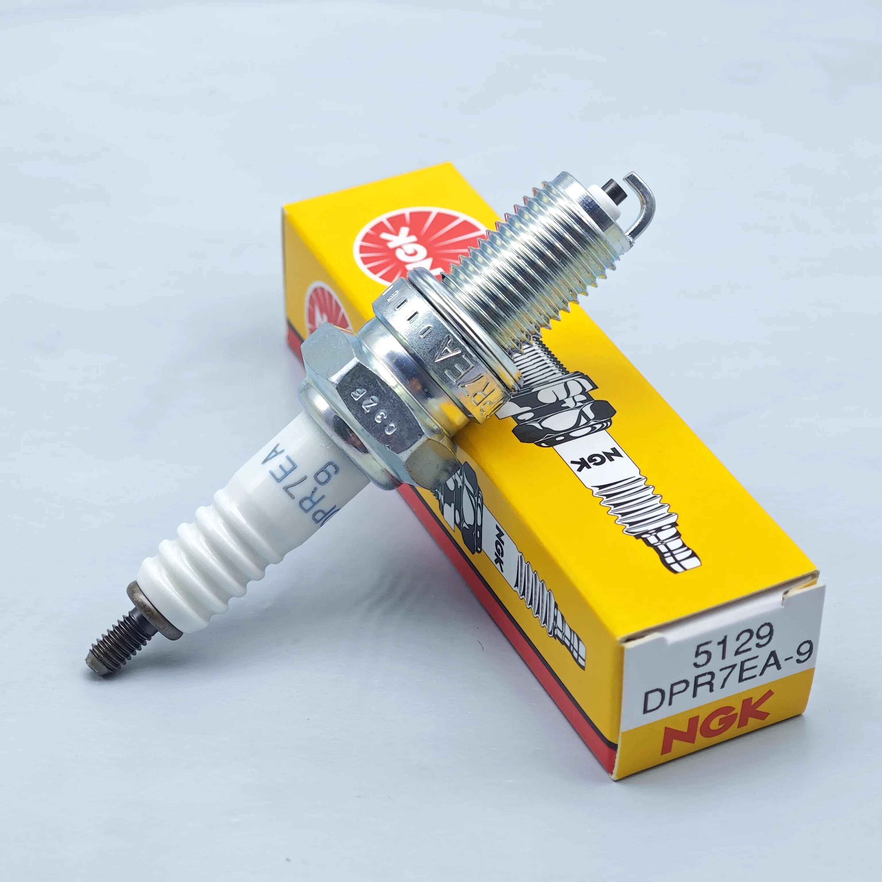 

Оригинальная свеча зажигания NGK для мотоцикла DPR7EA-9 5129, подходит для подвесного двигателя Yamaha MT01 Midnight Star Honda VT750