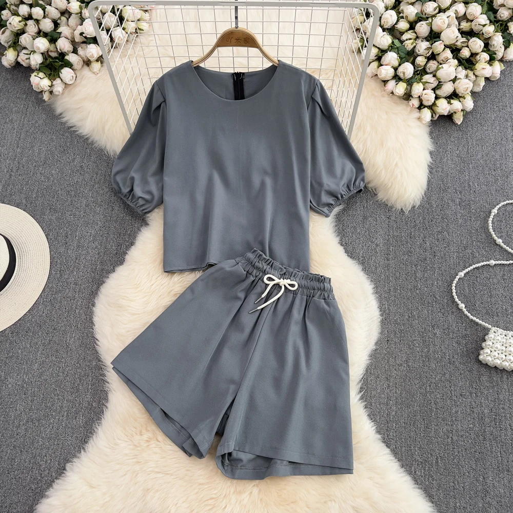 

Fashion Women's Bubble Short Sleeve Loose Top Two Piece Set High Waist Thin Short Pants Wide Leg Shorts Summer Casual Shorts Set