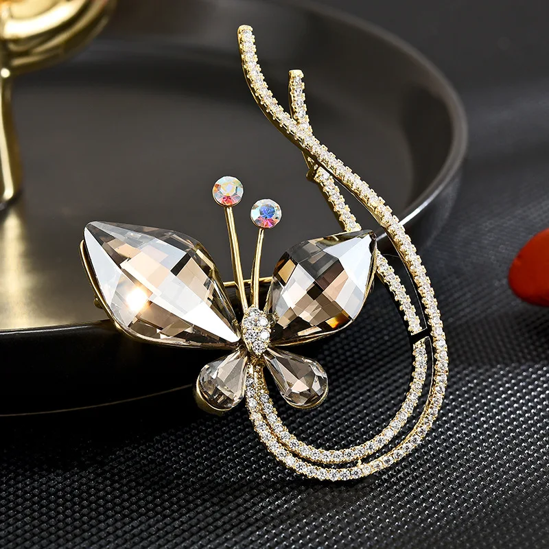 

2023 Elegant Luxury Imitation Crystal Butterfly Brooch Pins Temperament Zircon Broochfor Women and Men Suit Coat Fashion Jewelry