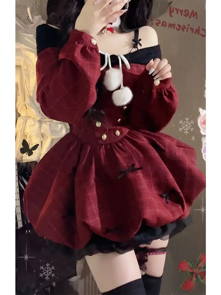 Женское платье с воротником-лодочкой и длинным рукавом