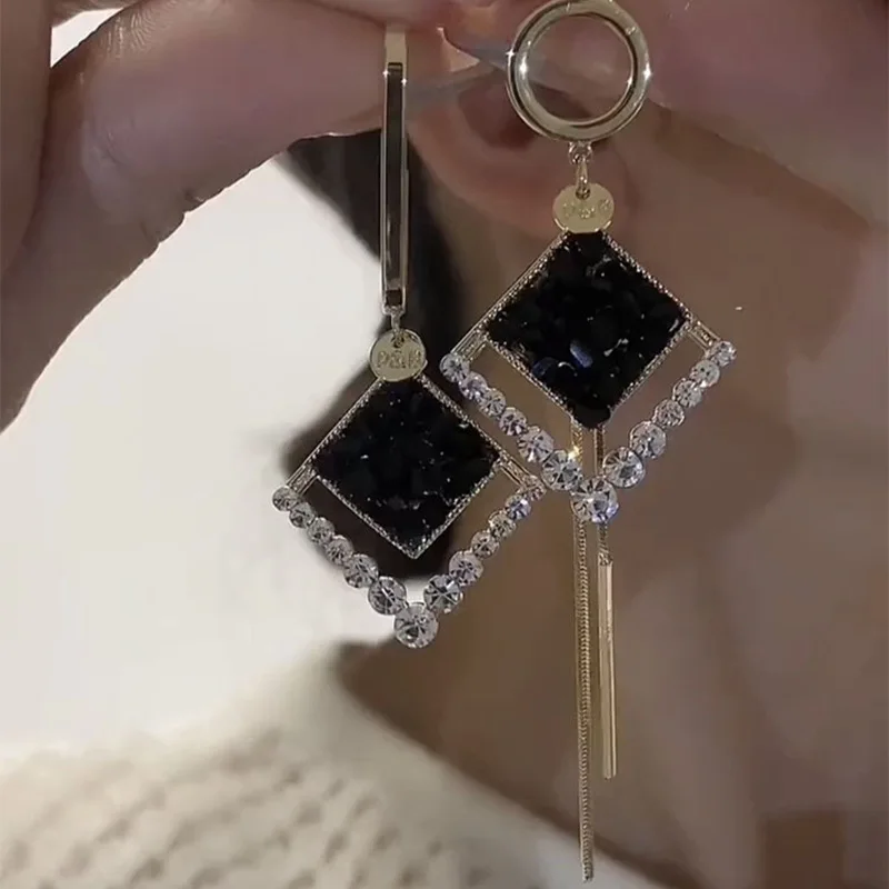 

New Black Crystal Geometric Zircon Earrings for Women Personality Fashion Accessories Party Jewelry Birthday Anniversary Gifts
