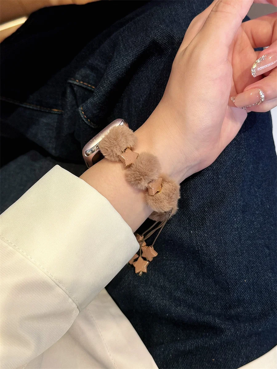 Ремешок с пушистыми шариками и бусинами для Apple Watch S10 42/46 мм 41/45 регулируемый