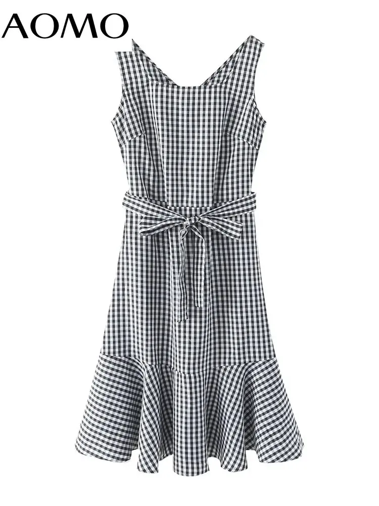 

Женское платье в клетку с оборками и вырезом-лодочкой