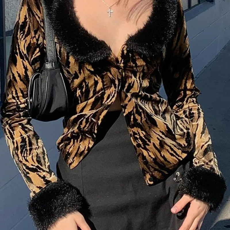 

Autumn Women Fashion Streetwear Casual Outfits Slim 2021 Spring New Long Sleeve Sexy V-Neck Vintage Print Fur Collar T Shirt Top